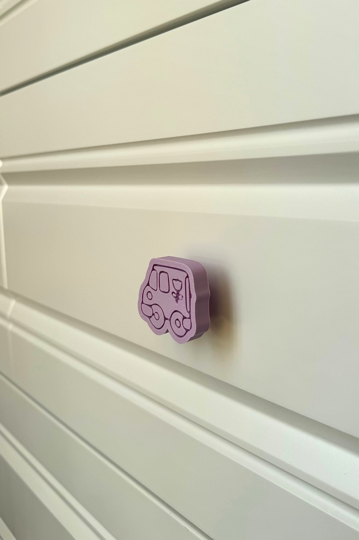 Mor Araba Dolap Kulpu - Çocuk Odalarınıza, Mutfak ve Banyo Dolaplarınıza Mobilya Kulpu