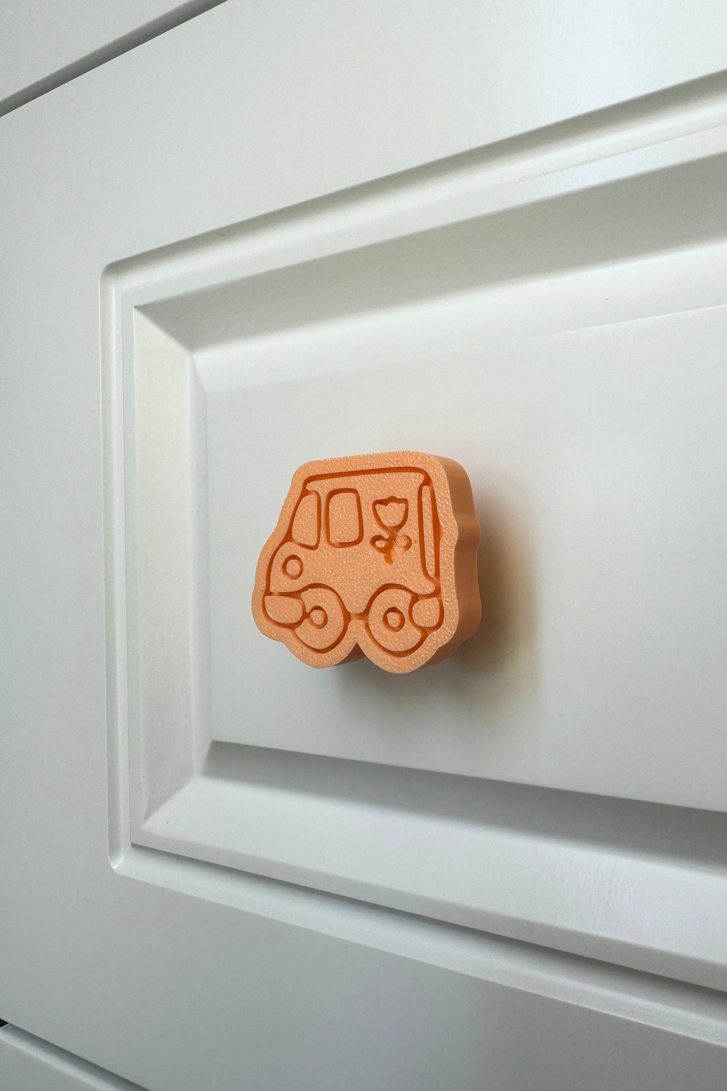 Turuncu Araba Dolap Kulpu - Çocuk Odalarınıza, Mutfak ve Banyo Dolaplarınıza Mobilya Kulpu