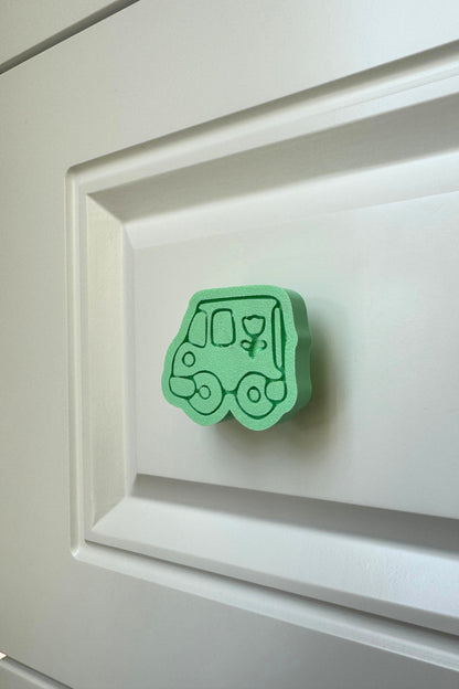 Yeşil Araba Dolap Kulpu - Çocuk Odalarınıza, Mutfak ve Banyo Dolaplarınıza Mobilya Kulpu