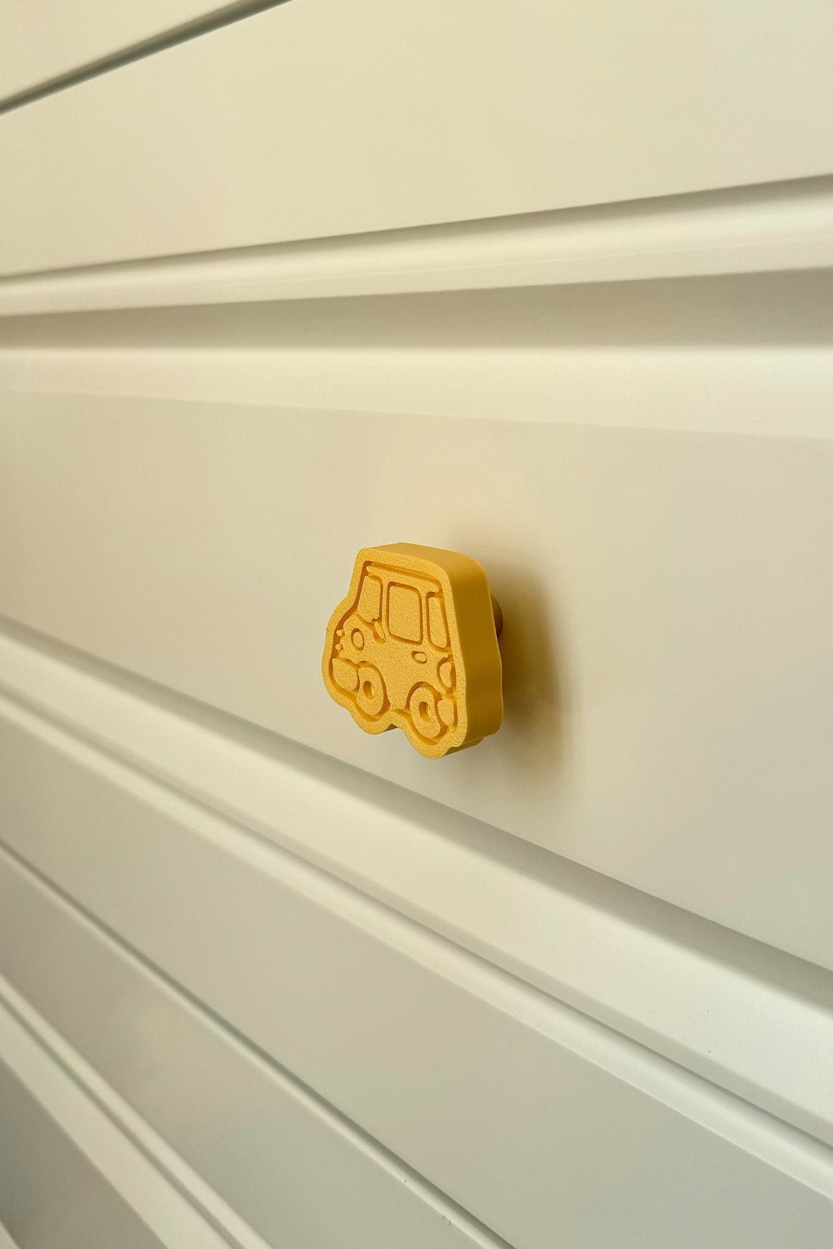 Sarı Araba Dolap Kulpu - Çocuk, Mutfak ve Banyo Dolapları İçin Eğlenceli ve Şık Mobilya Kulplu