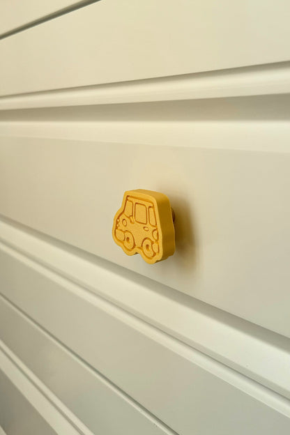 Sarı Araba Dolap Kulpu - Çocuk, Mutfak ve Banyo Dolapları İçin Eğlenceli ve Şık Mobilya Kulplu