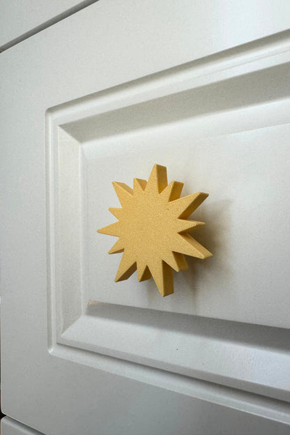 Sarı Güneş Dolap Kulpu - Çocuk Odası, Mutfak ve Banyo İçin Sıcak ve Dayanıklı Mobilya Kulp