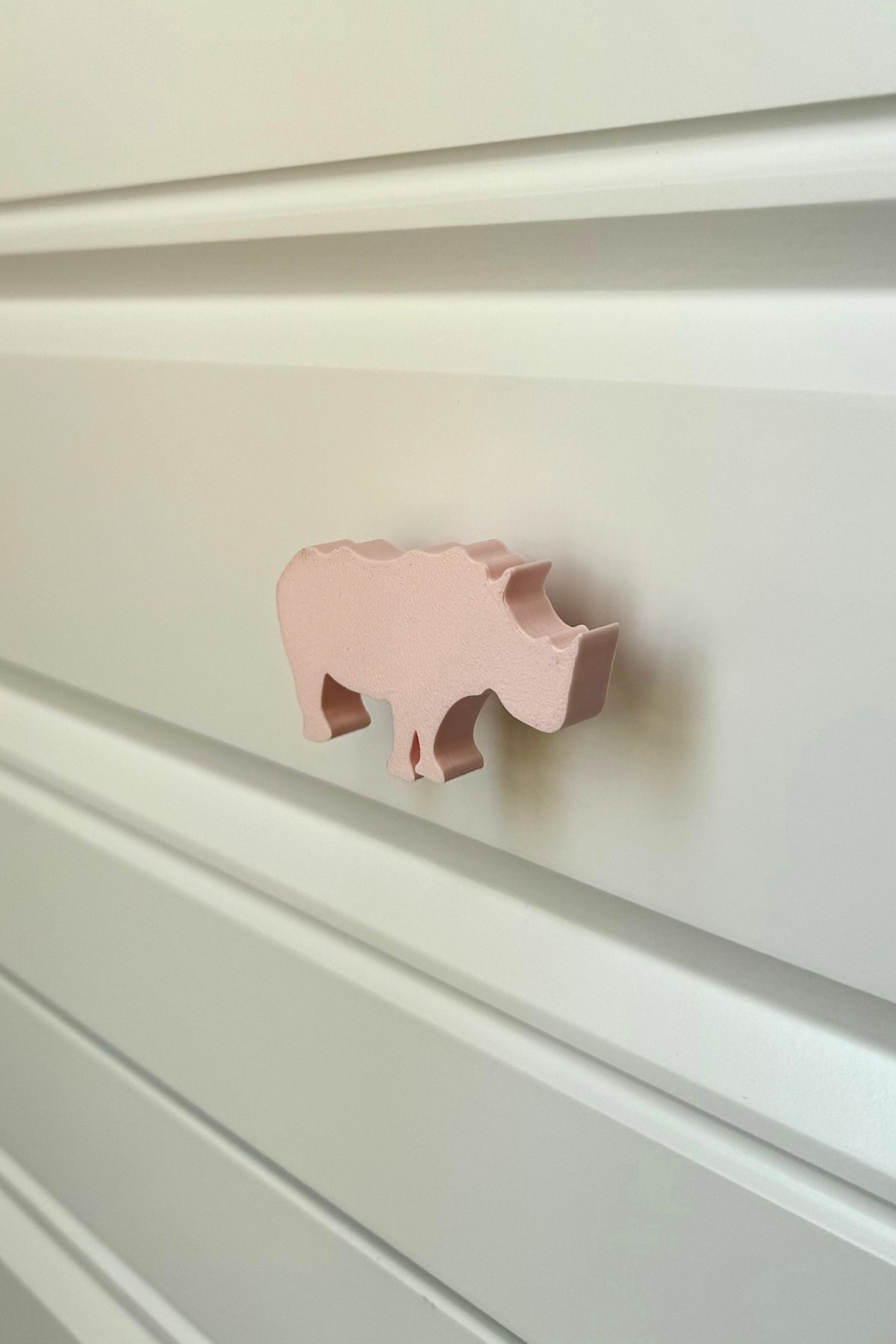 Pembe Gergedan Dolap Kulpu - Çocuk Odası, Mutfak ve Banyo İçin Modern, Şık ve Dayanıklı Mobilya Kulp