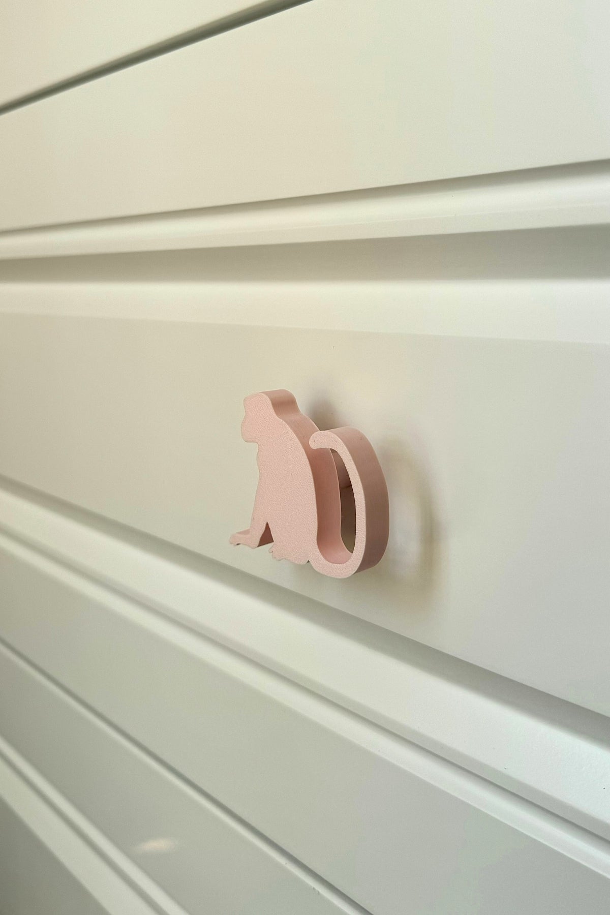 Pembe Maymun Dolap Kulpu - Çocuk Odası, Mutfak ve Banyo İçin Modern, Şık ve Dayanıklı Mobilya Kulp