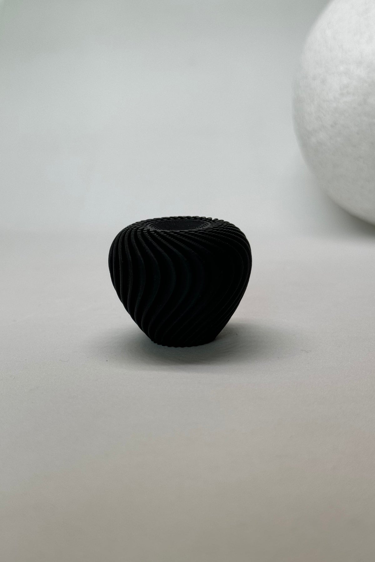 Siyah İnci Asil Dokunuş Kulpu – Minimalist ve Modern Tasarım Mobilya Kulpu