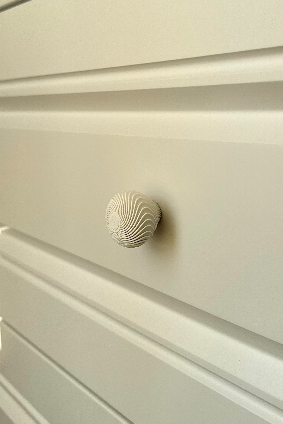 Beyaz Inci Zarif Dokunuş Kulpu – Zarif Ve Modern Tasarım Mobilya Kulpu