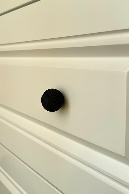 Siyah İnci Lüks Mobilya Kulpu – Minimalist ve Modern Tasarım Mobilya Kulpu