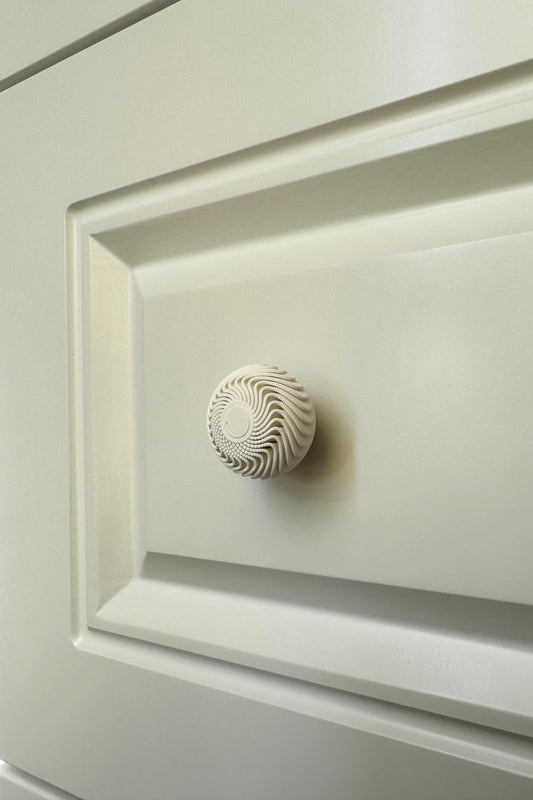 Beyaz İnci Şık Dolap Kulpu – Zarif ve Modern Tasarım Mobilya Kulpu