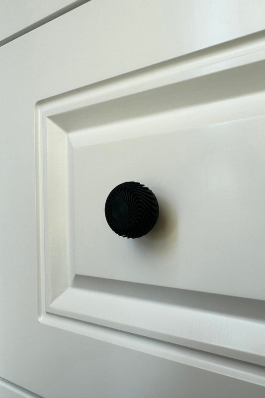 Siyah İnci Şık Dolap Kulpu – Minimalist ve Modern Tasarım Mobilya Kulpu