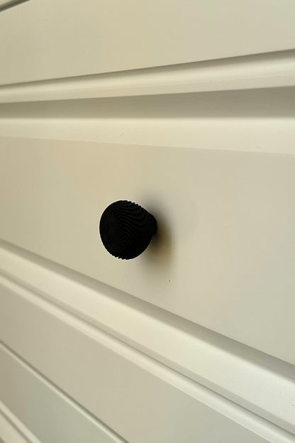 Siyah İnci Şık Dolap Kulpu – Minimalist ve Modern Tasarım Mobilya Kulpu