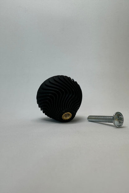 Siyah İnci Şık Dolap Kulpu – Minimalist ve Modern Tasarım Mobilya Kulpu